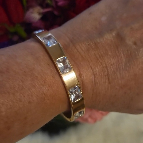 MICHAEL KORS GOLD AND DAZZLING RHINESTONES BRACELET Pristine Condition - Picture 8 of 9